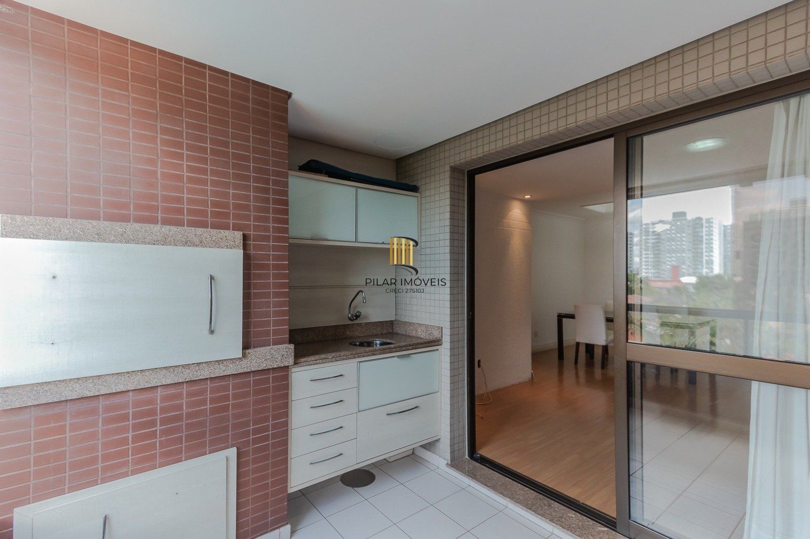 Apartamento de 4 dormitórios, sacada fechada com churrasqueira -Av. Panamericana