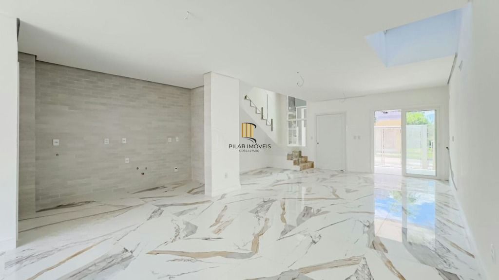 Casa térrea com 3 suítes, lavabo e 2 vagas.