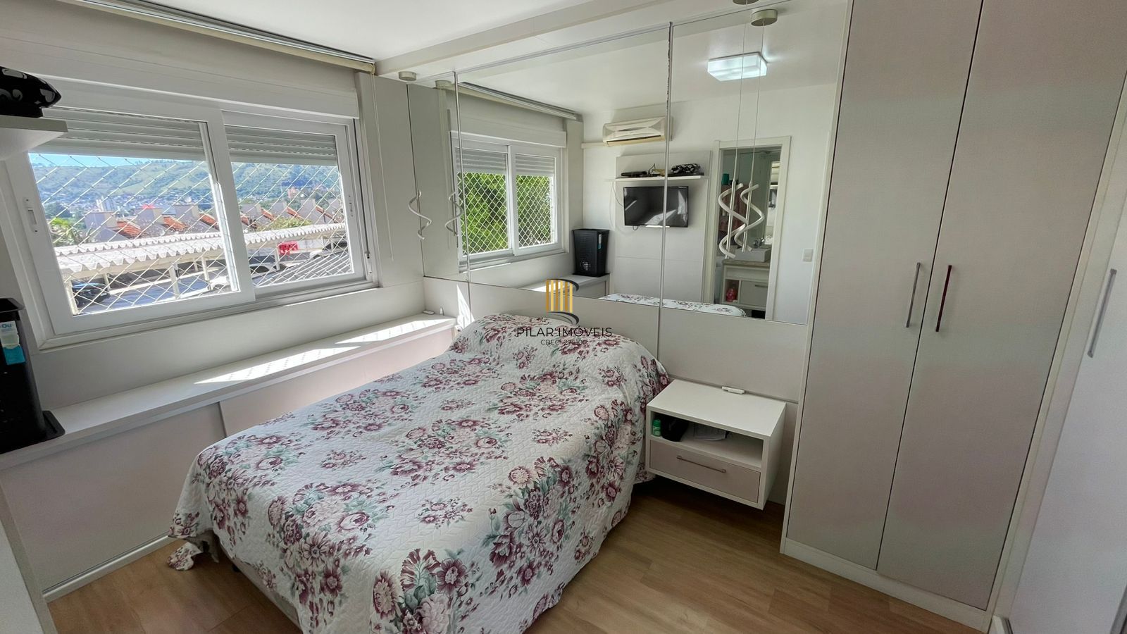 Apartamento mobiliado com sacada e churrasqueira