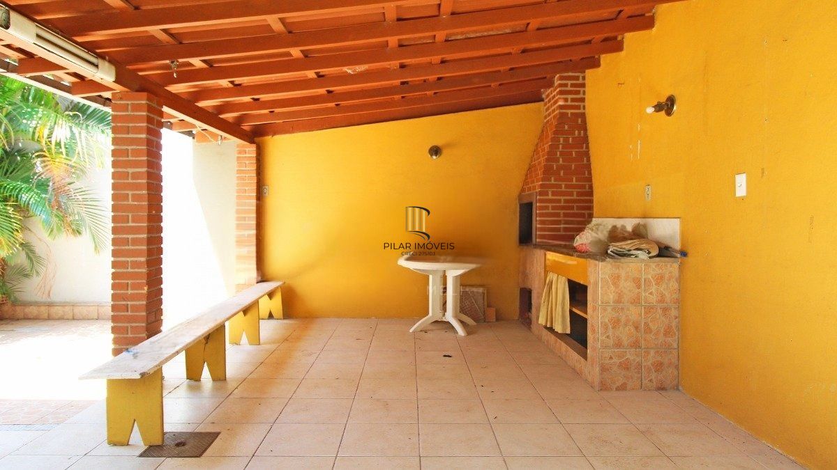 Casa com 4 dormitórios