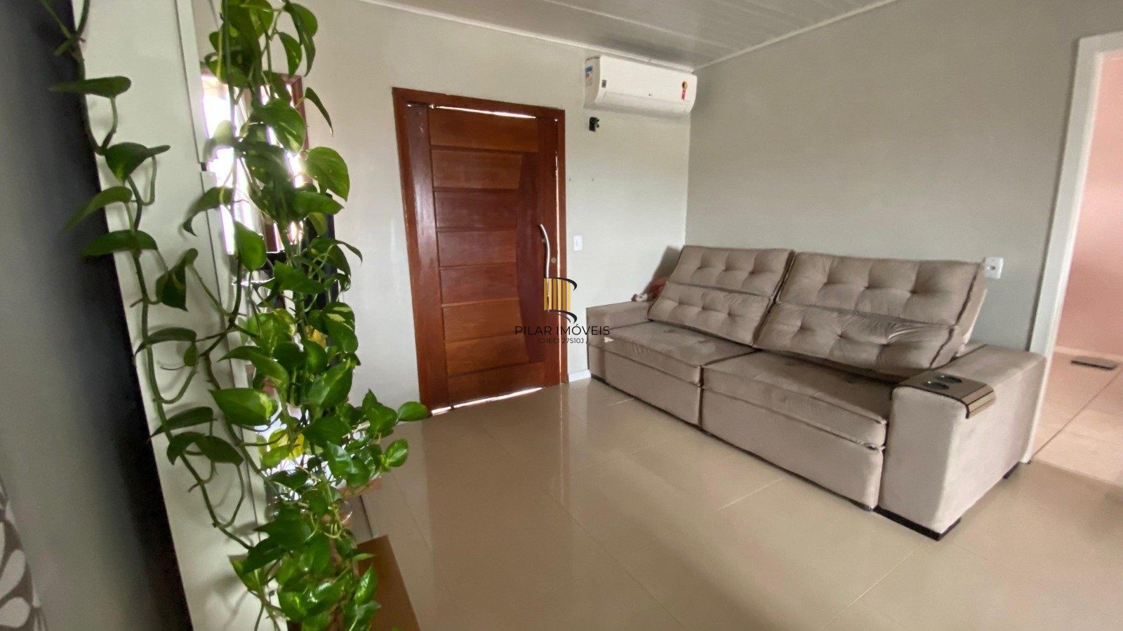 Casa térrea com 2 dormitórios, totalmente reformada.