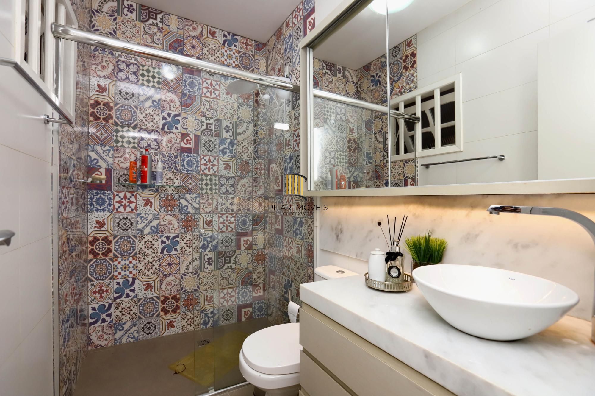 Casa mobiliada com suíte, patio e espaço gourmet completo