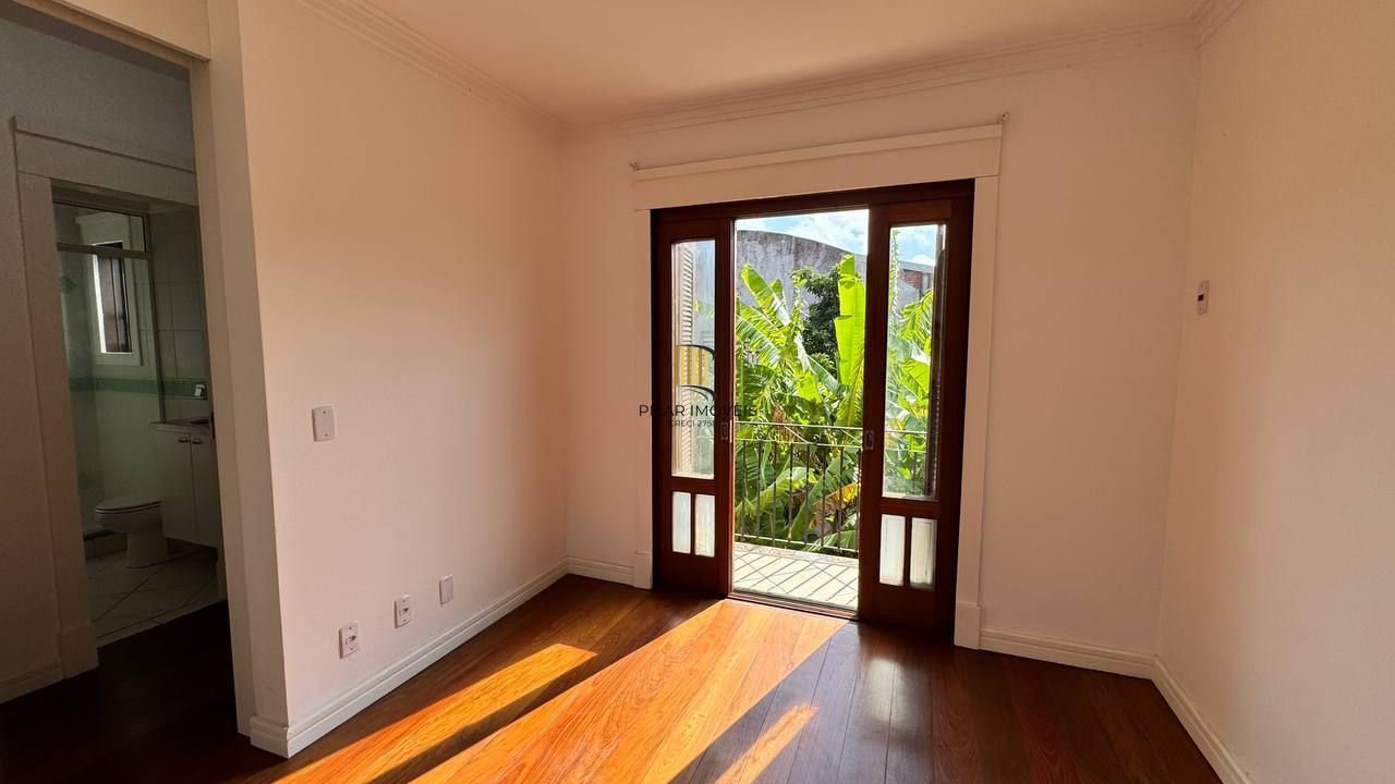 Casa 5 dormitórios no bairro Vila Nova