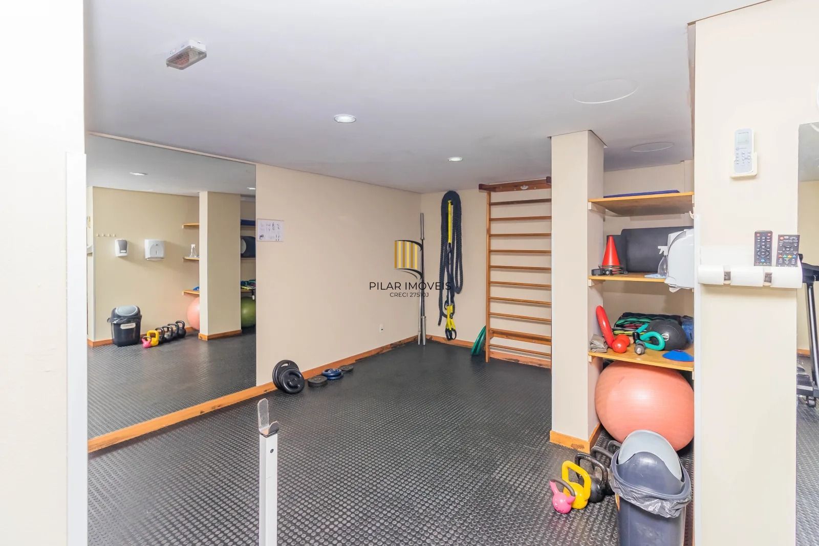Apartamento Garden com 178m², 3 quartos, 1 suíte, 2 vagas, no bairro Chácara Das Pedras
