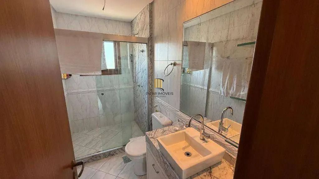 Cobertura com 4 dormitórios, 2 suítes, lavabo e 3 vagas de garagem.