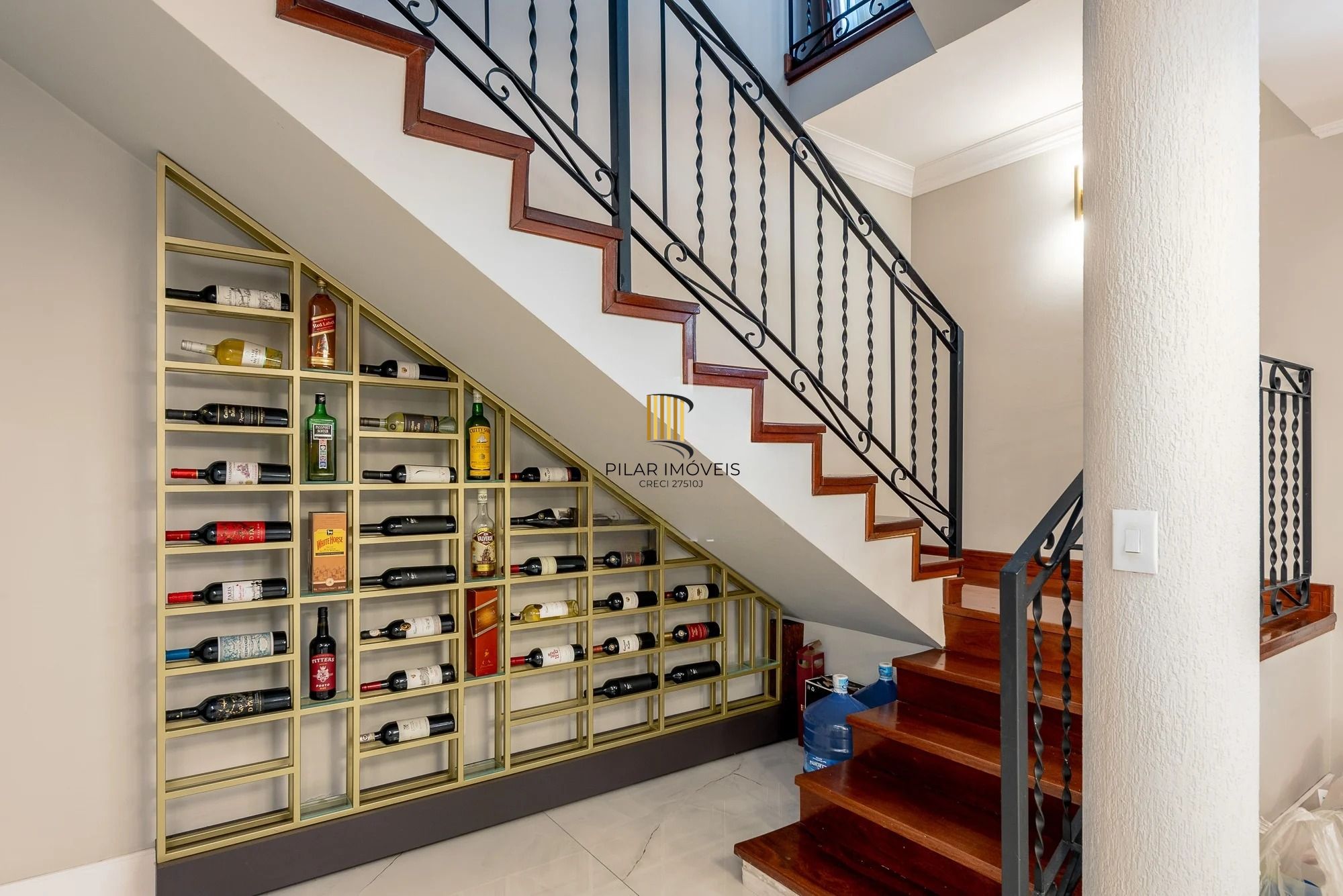 Casa alto padrão com 473m², piscina e 3 suítes no Ecoville – POA