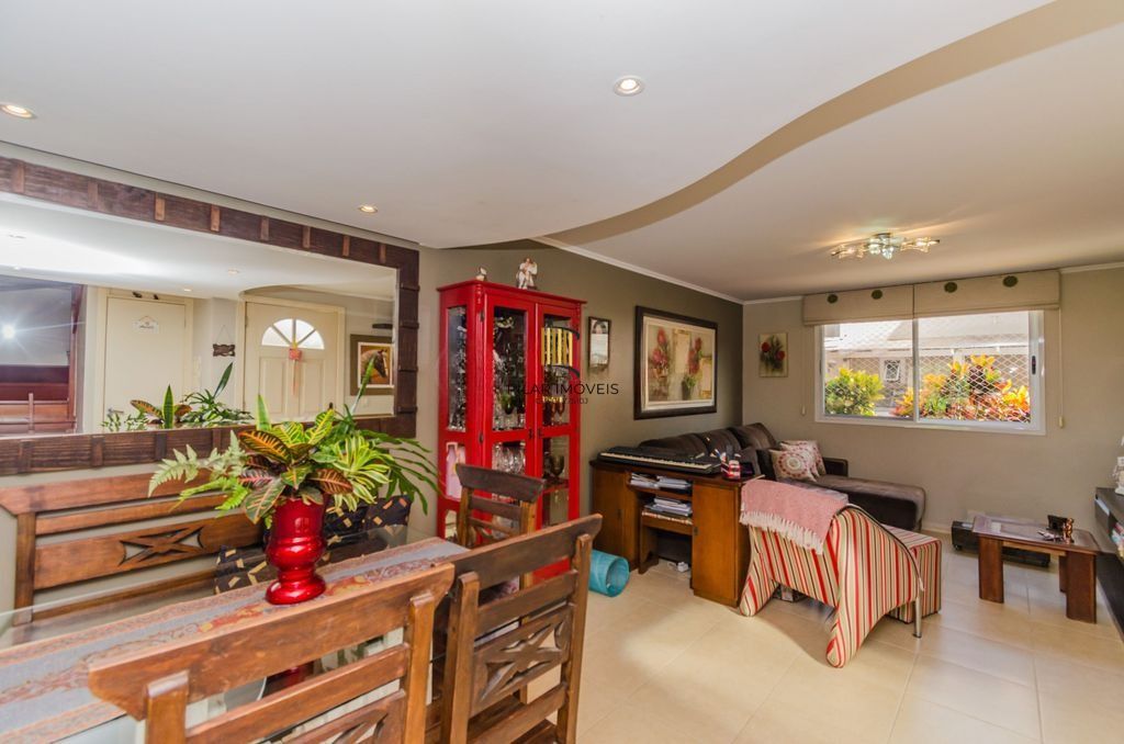 Casa em Condomínio 4 Dormitórios com Suíte no Lindoia - Porto Alegre