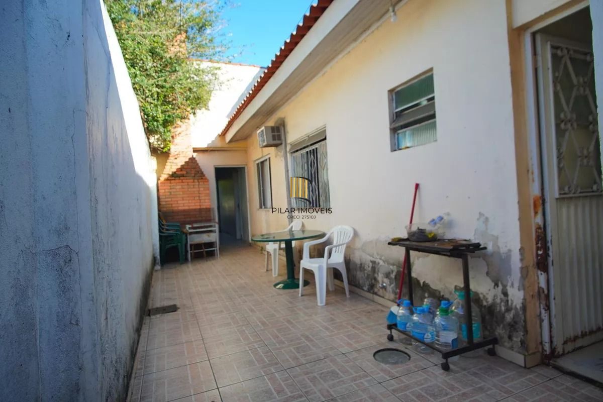 Casa Térrea com 5 dormitórios, Amplo Terreno de 300m² - Bairro Santa Rosa