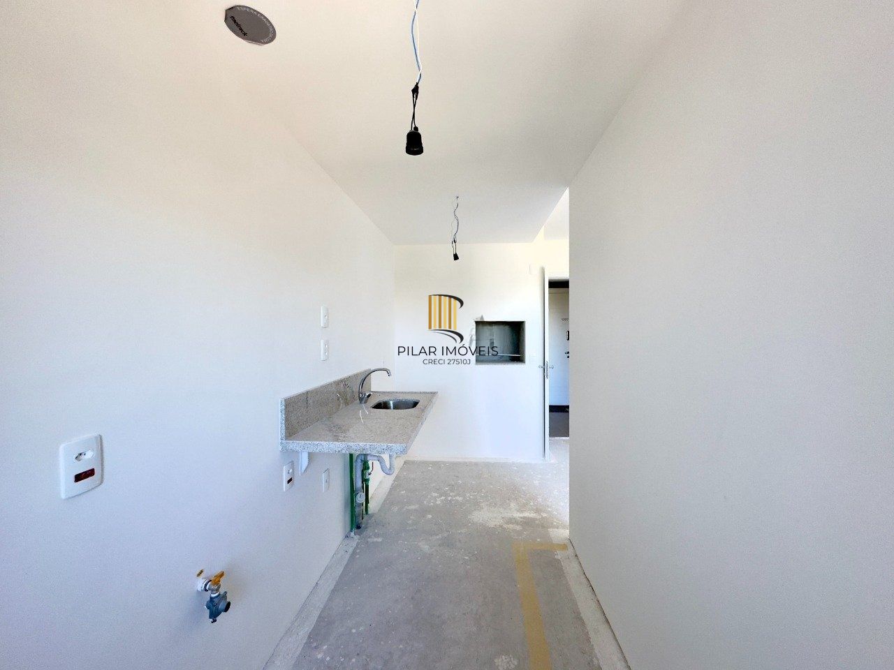 Apartamento de 02 dormitórios. 59m² privativos, churrasqueira e vaga, com suíte próximo Puc