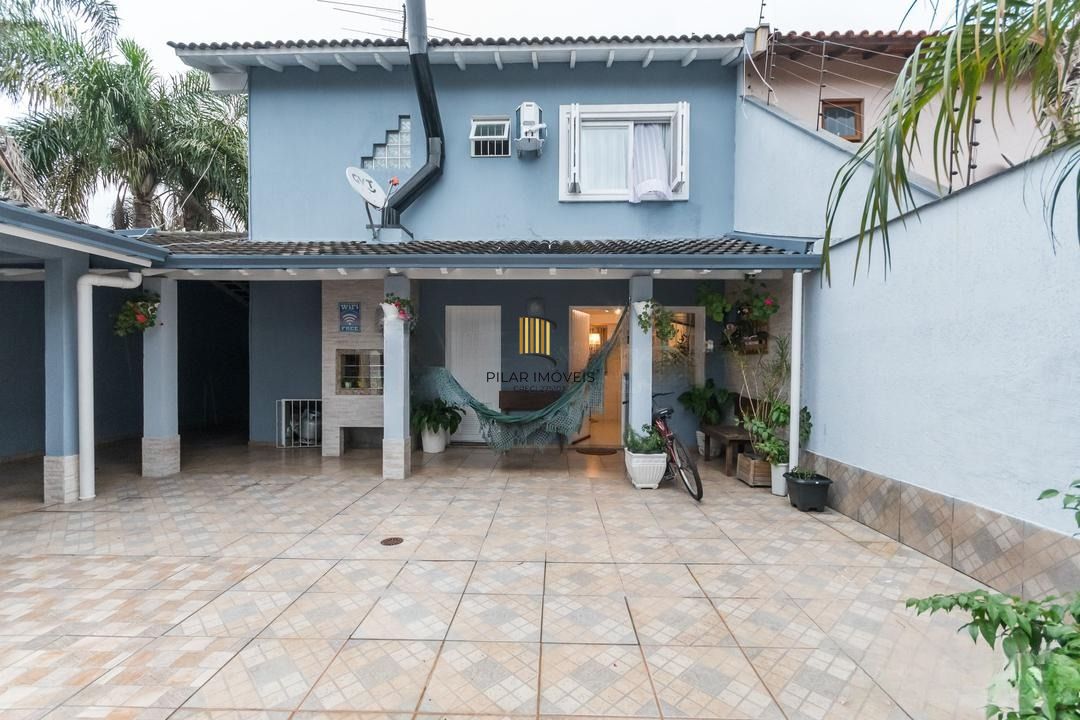 Casa com 3 dormitórios, 01 suíte, 03 vagas