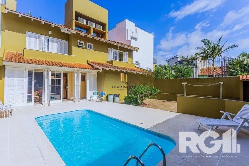 Casa 3 dormitórios no bairro Morro Santana