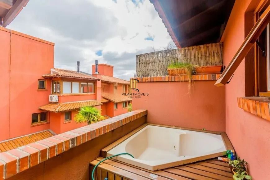 Belíssima casa em Condomínio com 3 dorm - próximo ao Iguatemi