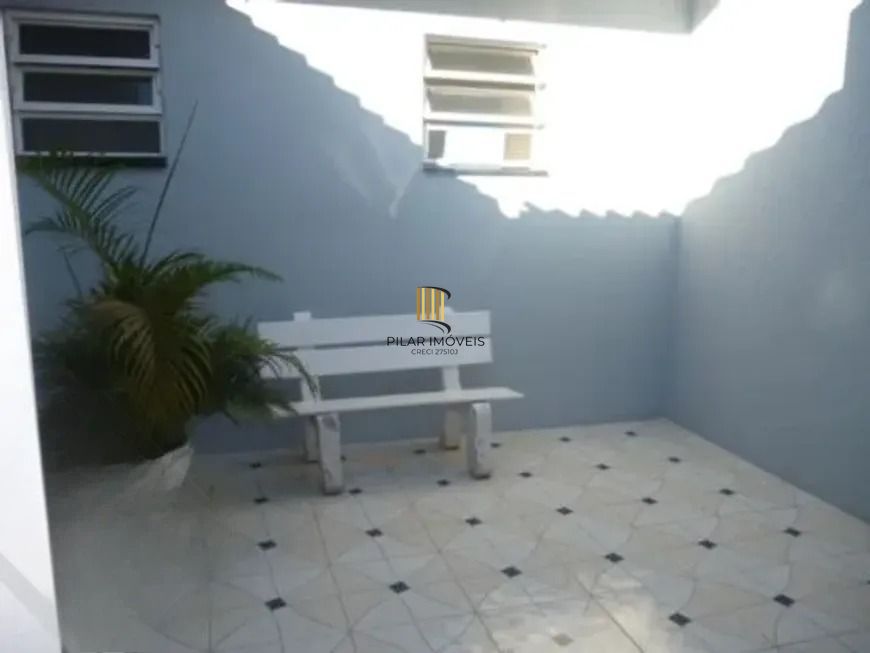 Casa térrea com 3 dormitórios, suíte e 3 vagas.