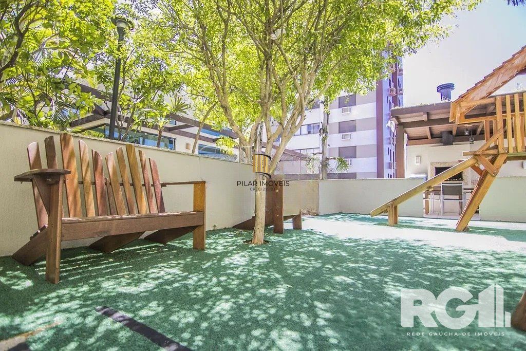 Apartamento com 94m², 3 quartos, 1 suíte, 2 vagas, no bairro Cristo Redentor em Porto Alegre..