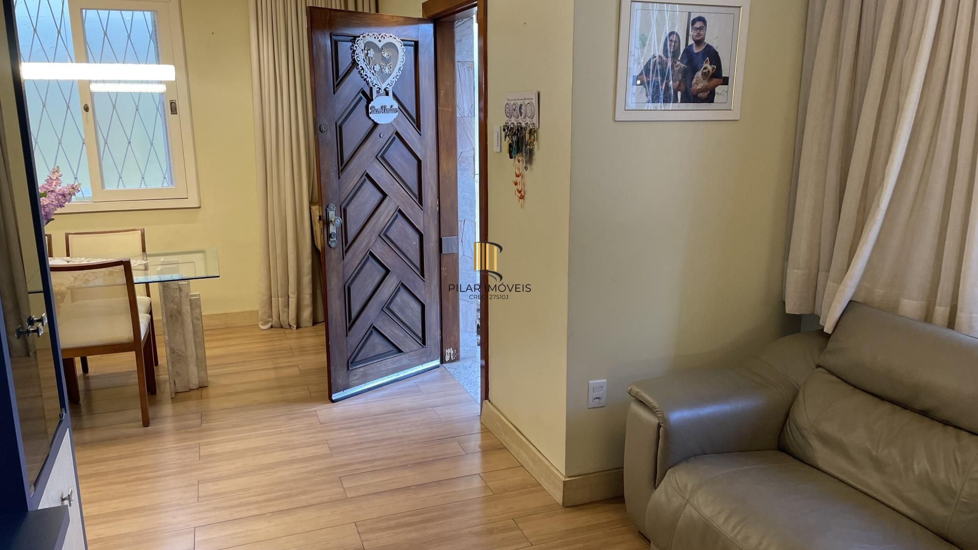 Casa térrea com 2 suítes com amplo pátio,