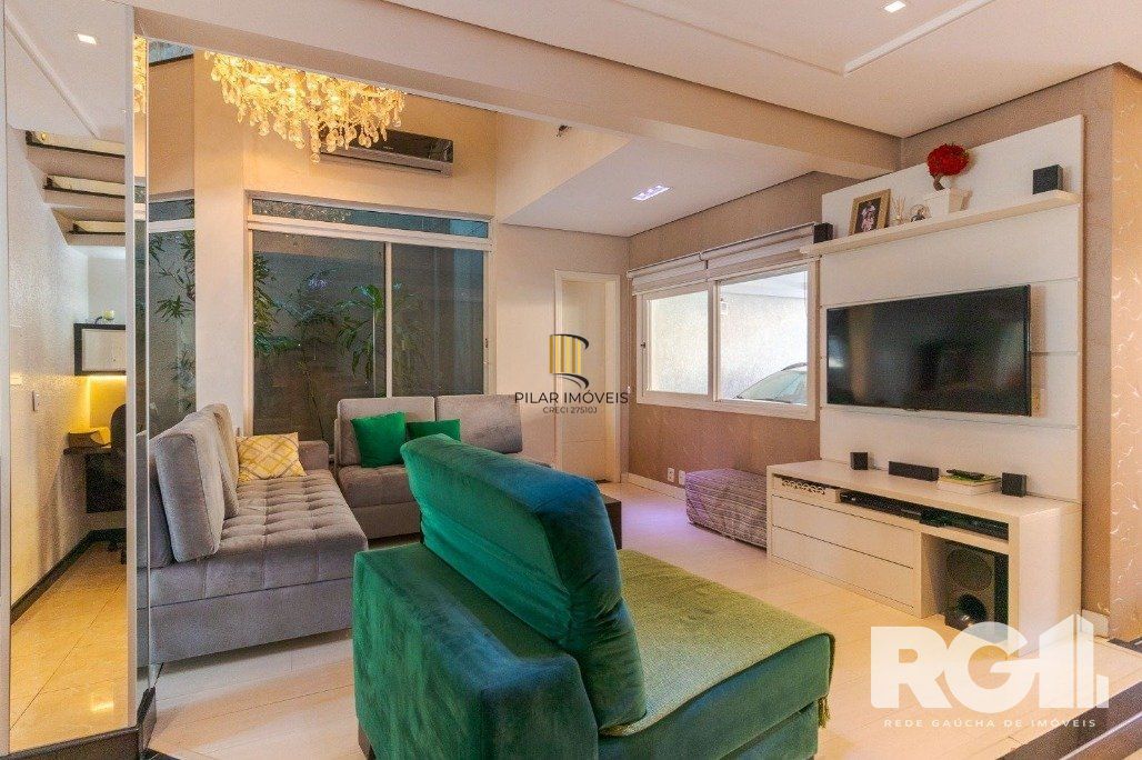 Casa em Condomínio com 3 Suítes, Espaço Gourmet e 5 Vagas de Garagem