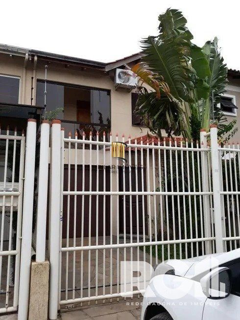 Excelente casa  3 dorm, 122m² privativos, amplo pátio com piscina nos fundos,  Rua Doutor João César Krieger