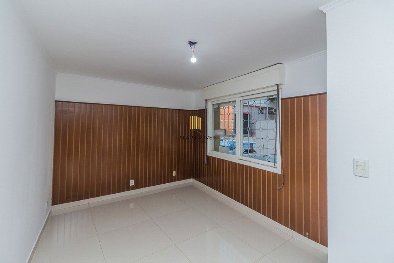 Casa térrea com 3 dormitórios, suíte e 2 vagas,