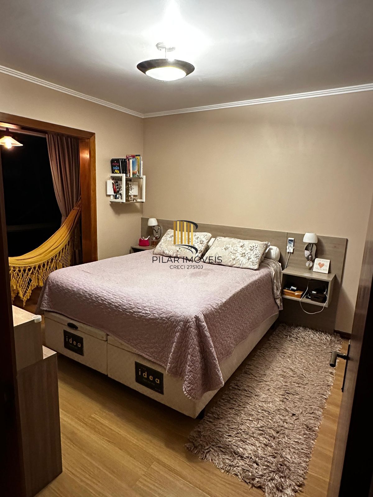 Apartamento 2 Dormitórios com Sacada e Vaga Coberta