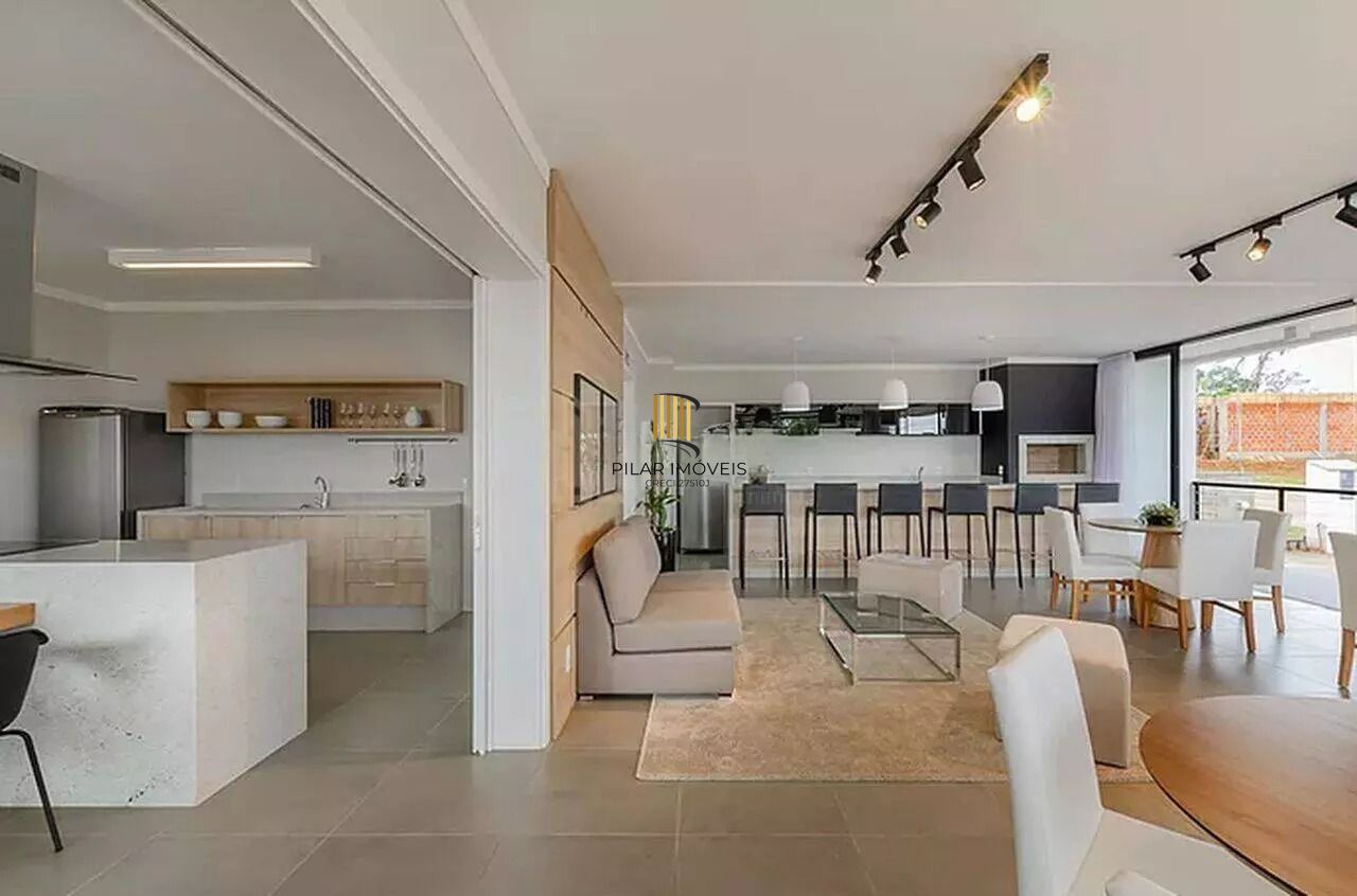 Casa em condomínio com 3 dormitórios, suíte e 2 vagas.