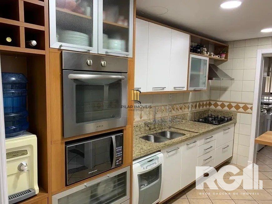 Casa 4 dormitórios no bairro Jardim Planalto