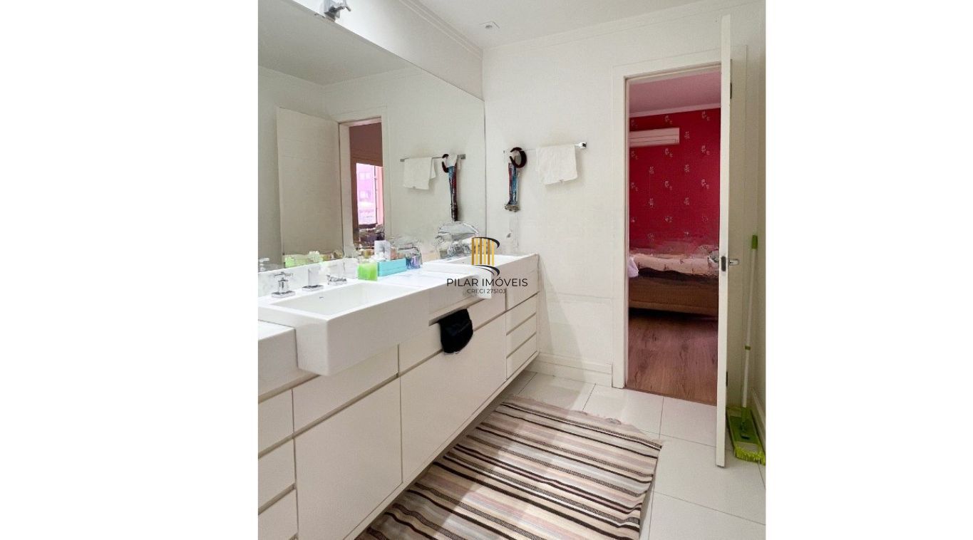 Casa com 3 quartos, 3 suítes á 700m do Iguatemi bairro Passo da Areia!