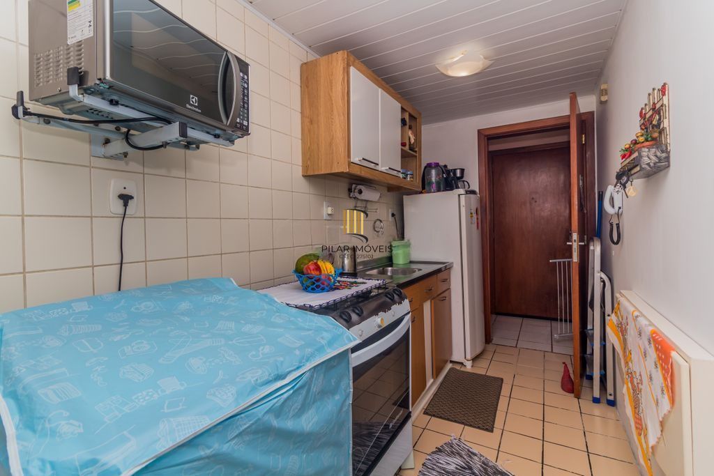 Apartamento iluminado com 2 dormitórios e vaga escriturada