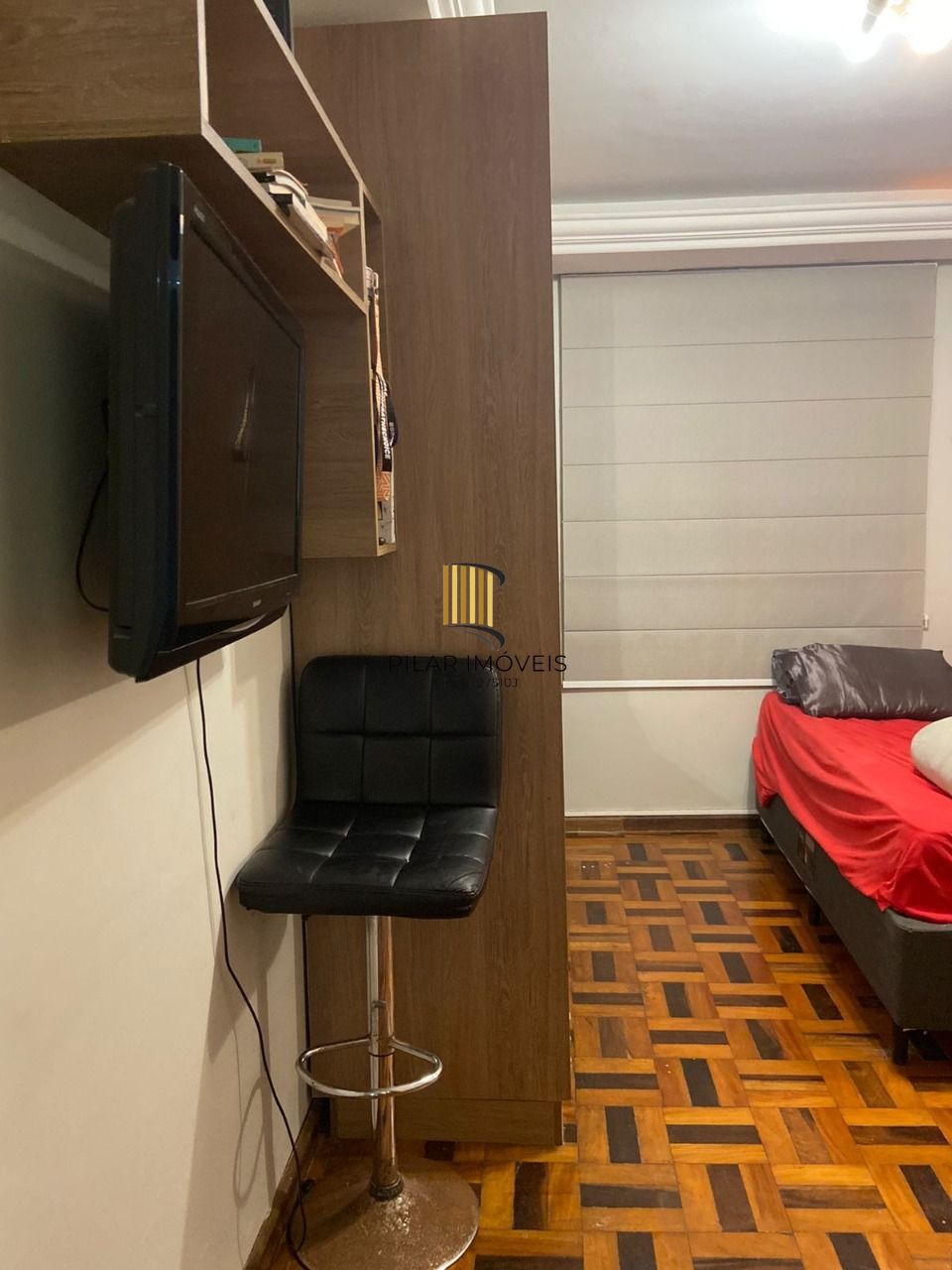 Apartamento a venda com 3 dormitórios, com sacada, de frente. Rua 24 de Outubro Auxiliadora.