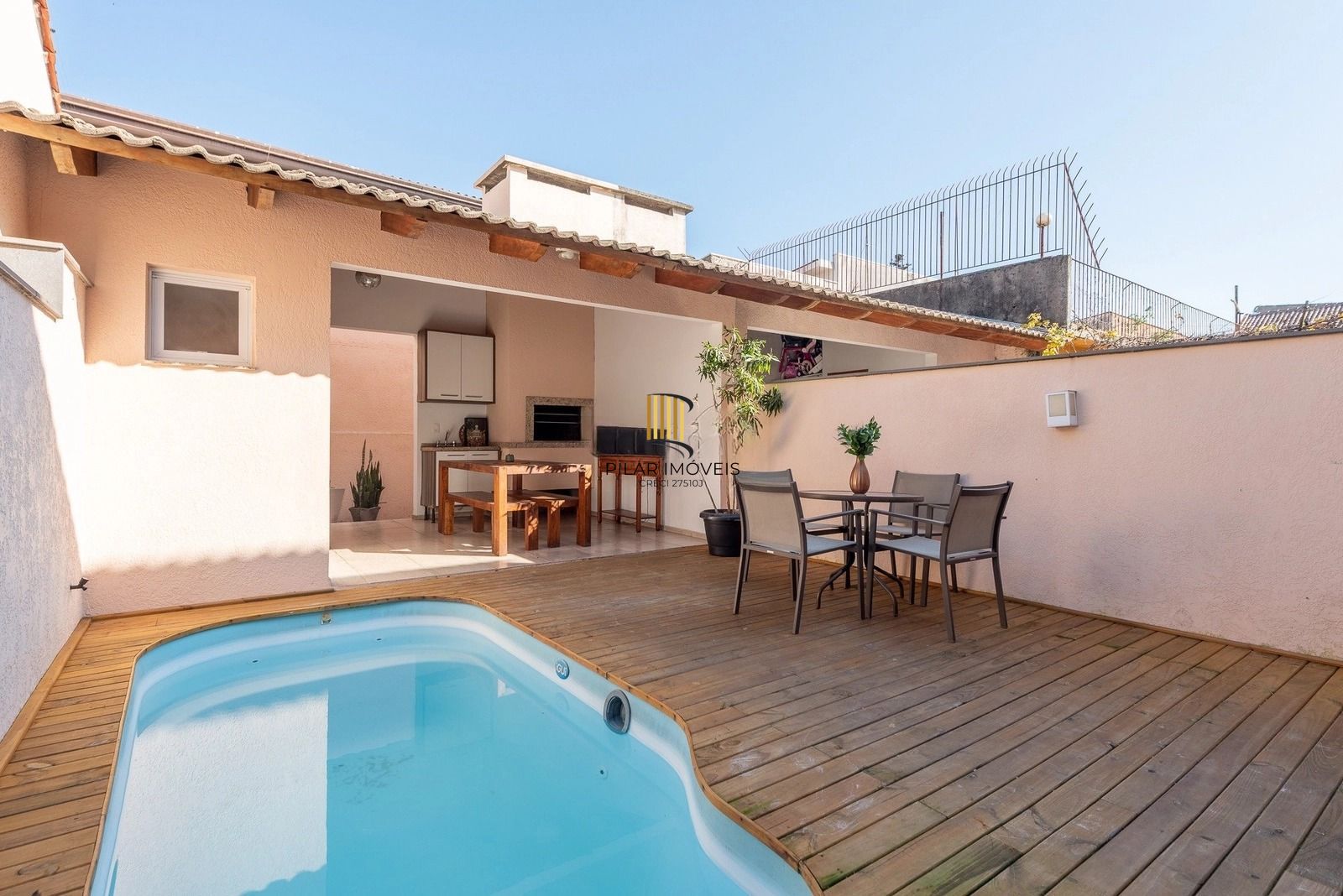 Sobrado moderno com 3 dor, suíte, piscina e espaço gourmet no Jardim Itu