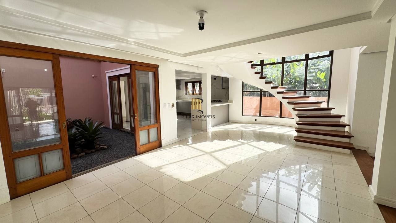 Casa 5 dormitórios no bairro Vila Nova