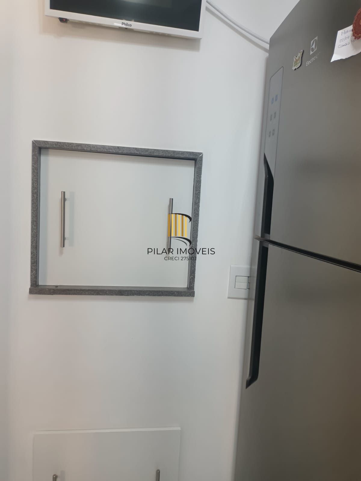 Apartamento de 3 dormitórios com living estendido, semi mobiliado, suíte e churrasqueira.