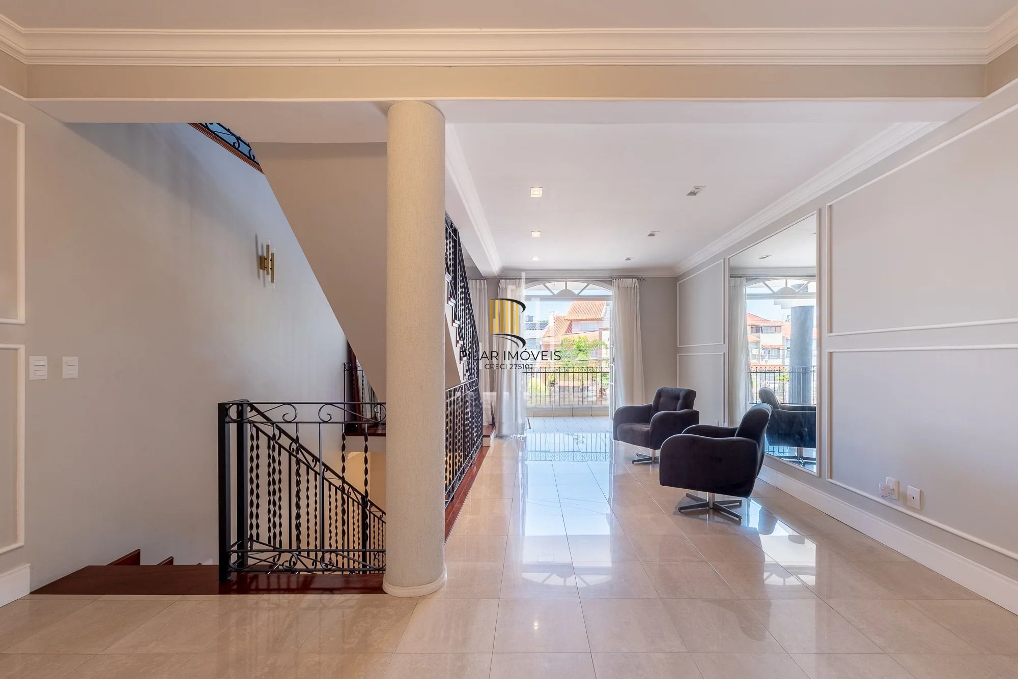 Casa alto padrão com 473m², piscina e 3 suítes no Ecoville – POA