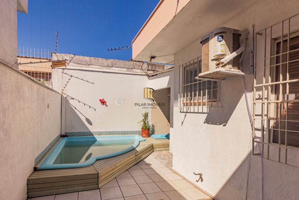 Casa 3 dormitórios, 2 suítes, piscina