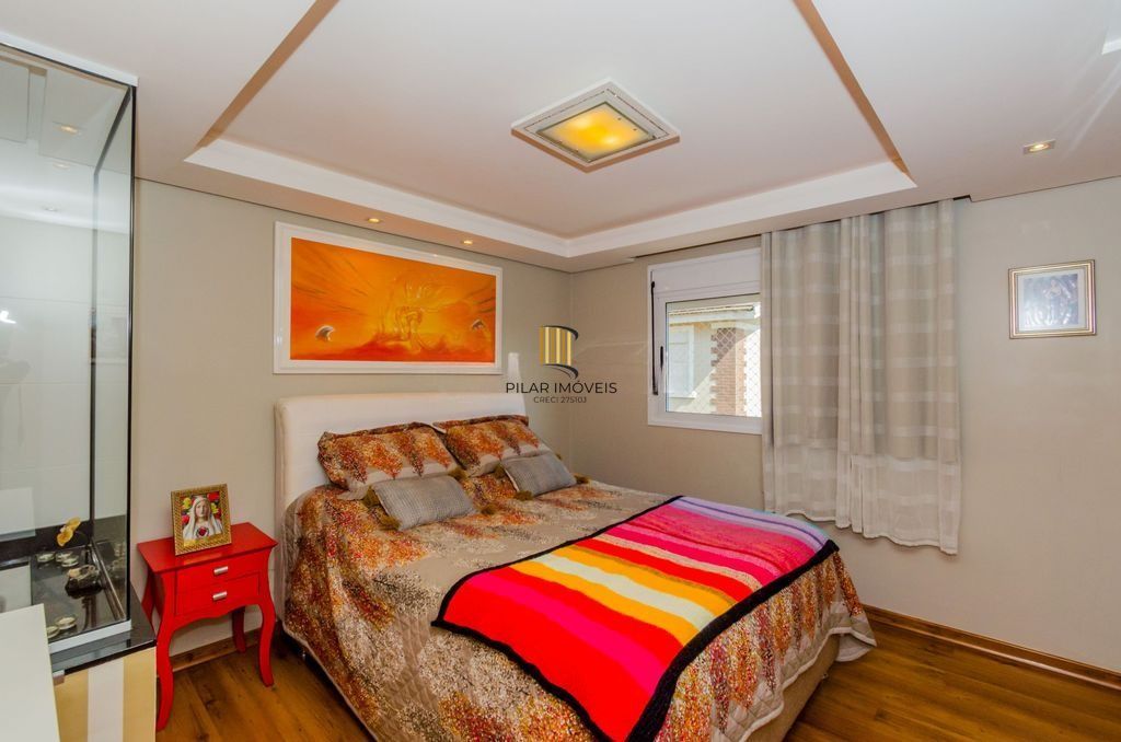 Casa em Condomínio 4 Dormitórios com Suíte no Lindoia - Porto Alegre