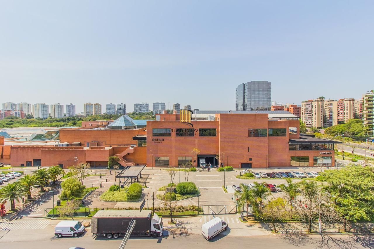 Cobertura com piscina e vista para o Iguatemi