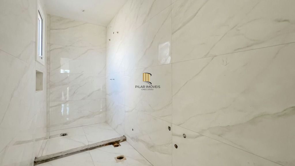 Casa térrea com 3 suítes, lavabo e 2 vagas.