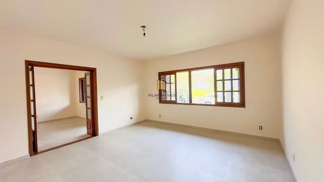 Casa térrea com 3 dormitórios, piscina, espaço gourmet com churrasqueira.