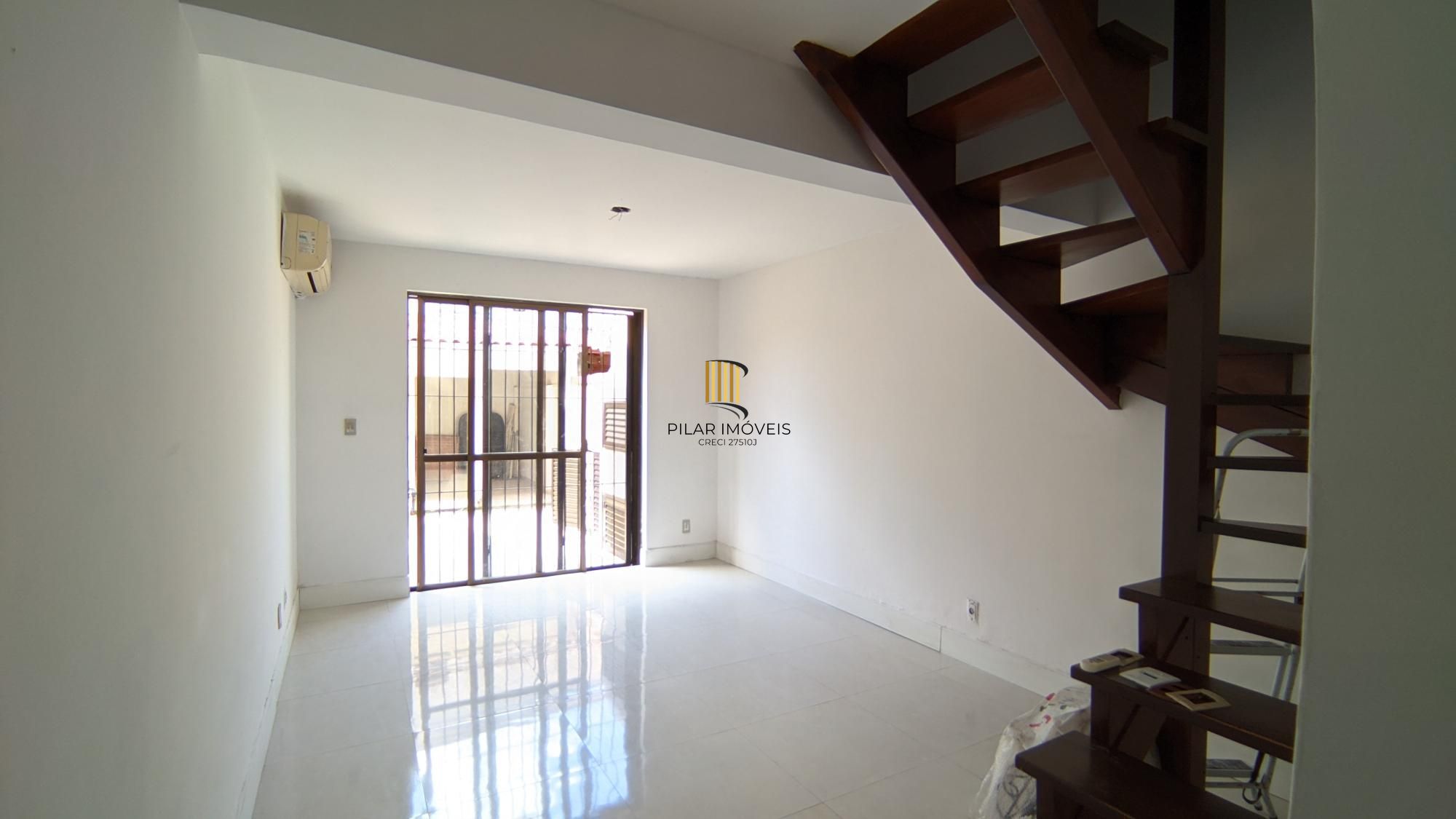 Casa de 3 Andares com Pátio e Churrasqueira Próxima ao Bourbon Country