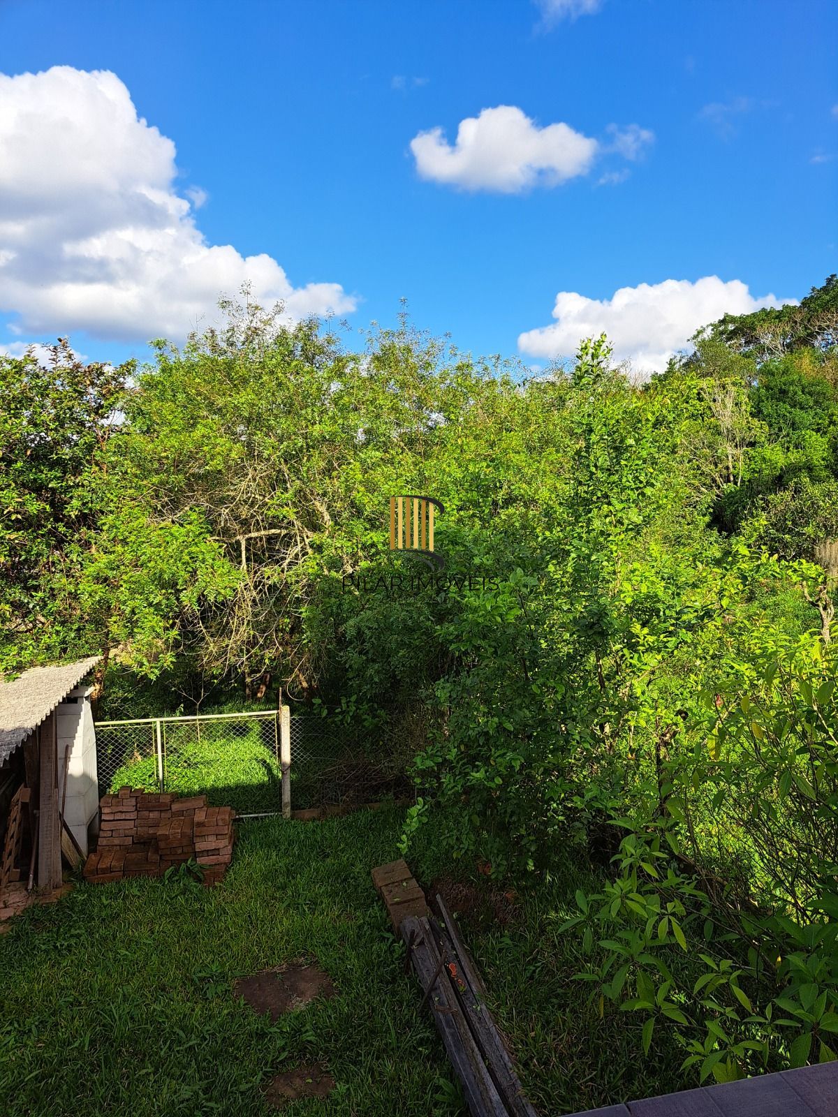 Sobrado 200m² privativos, 4 dormitórios 1 suíte e 2 vagas cobertas - Gravataí