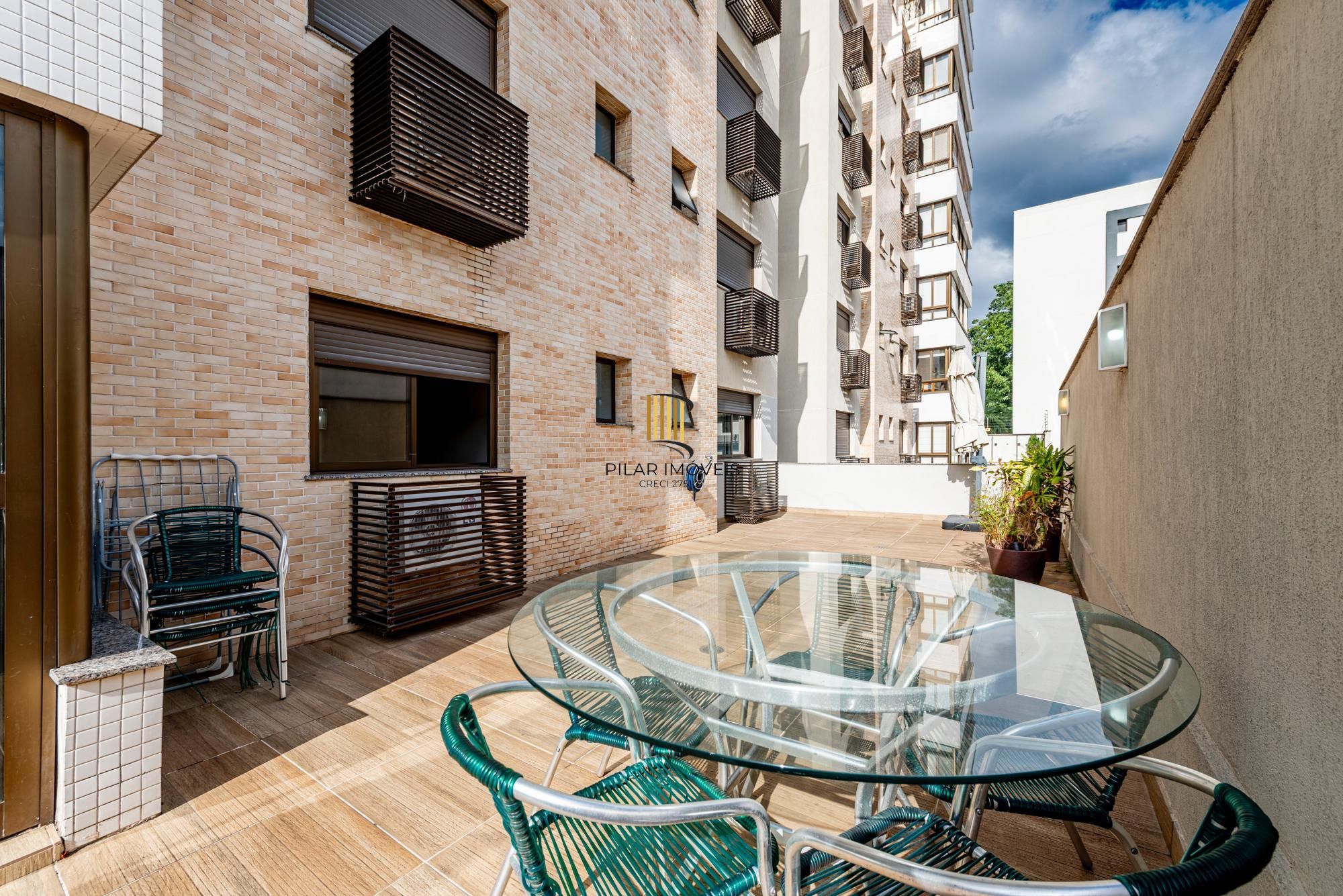 Apartamento garden com 2 suítes, pátio amplo e 2 vagas em localização valorizada