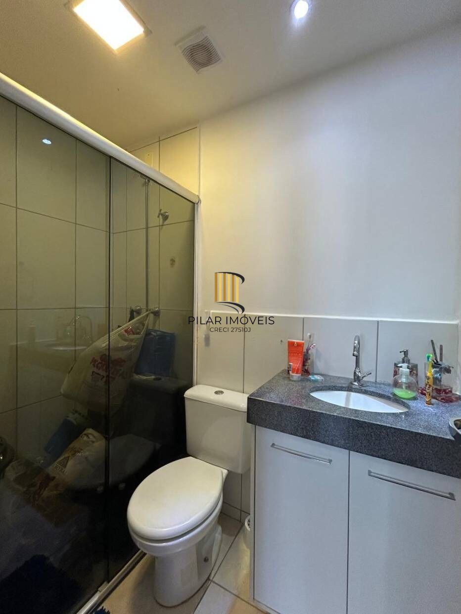 Apartamento com 2 dormitórios, suíte, sacada, churrasqueira e vaga.