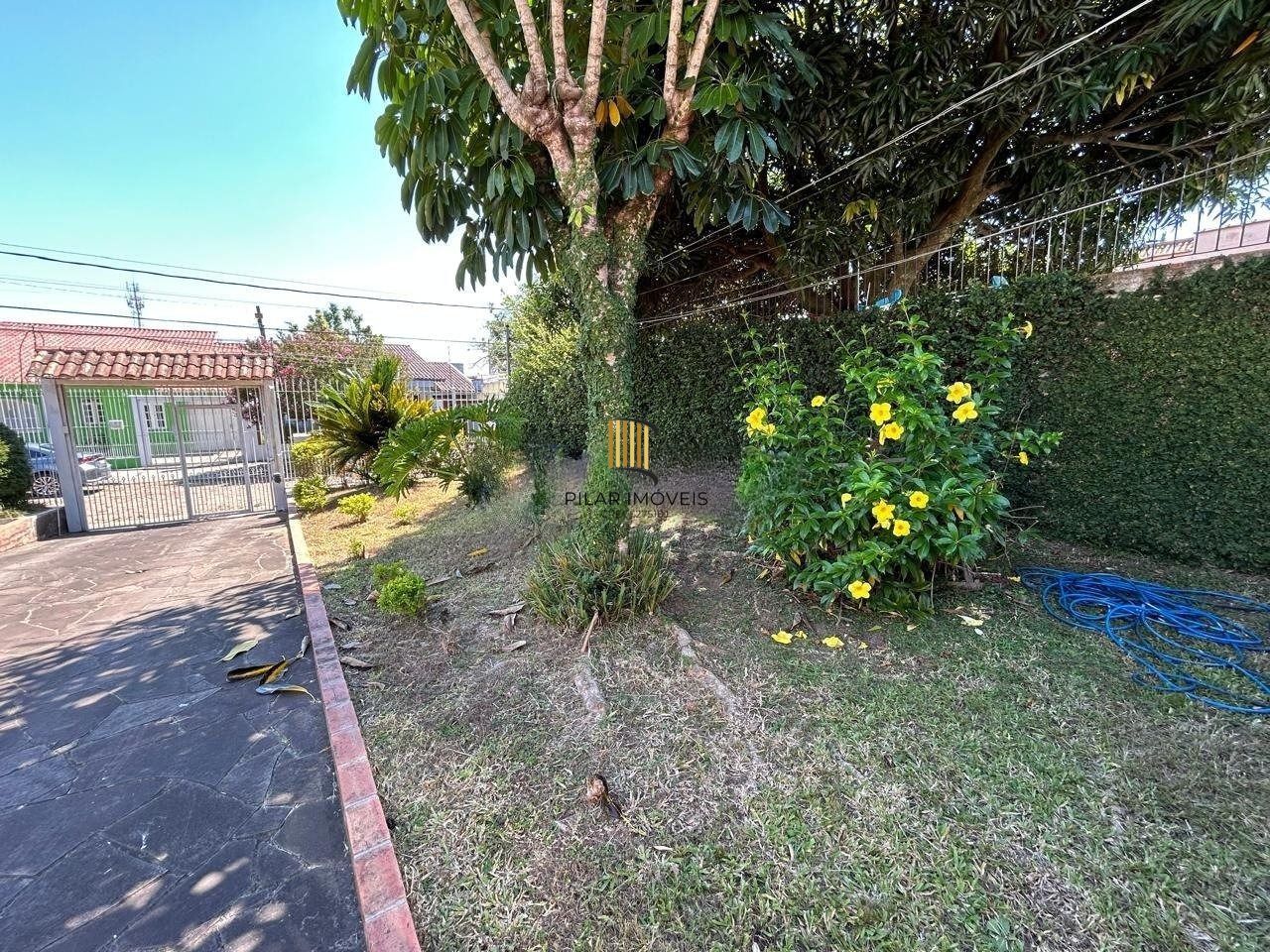 Casa 3 dormitórios com suíte e pátio no Jardim Planalto