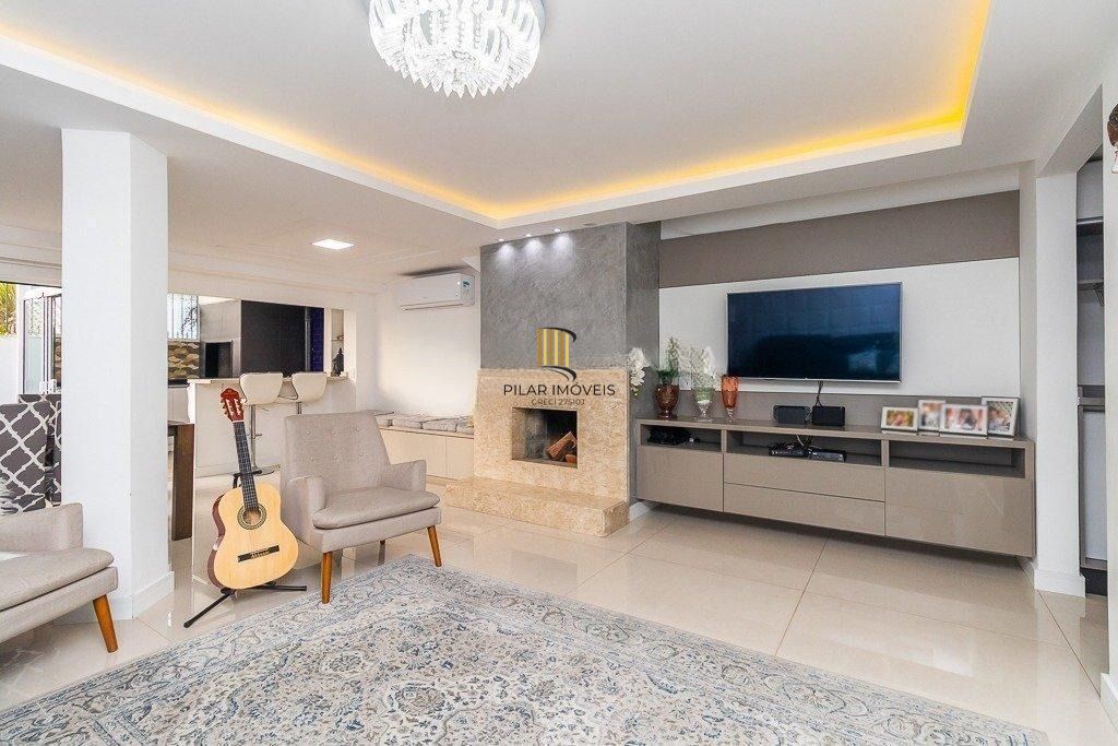 Casa em condomínio com 4 quartos, 2 suítes e 2 vagas à - Jardim Sabara