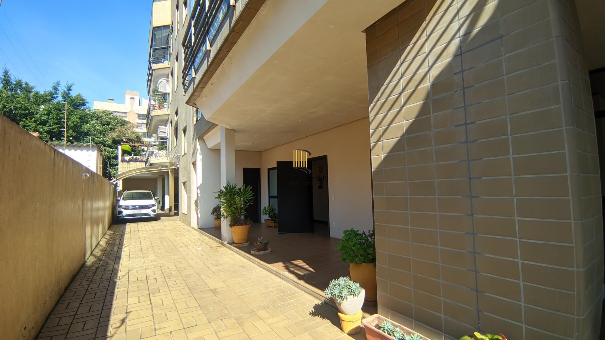 Cobertura com piscina 3 dorm, 2 vagas individuas, no bairro Petrópolis