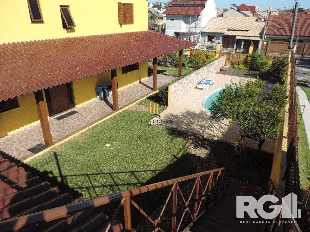 Casa 4 dormitórios no bairro Parque Santa Fé