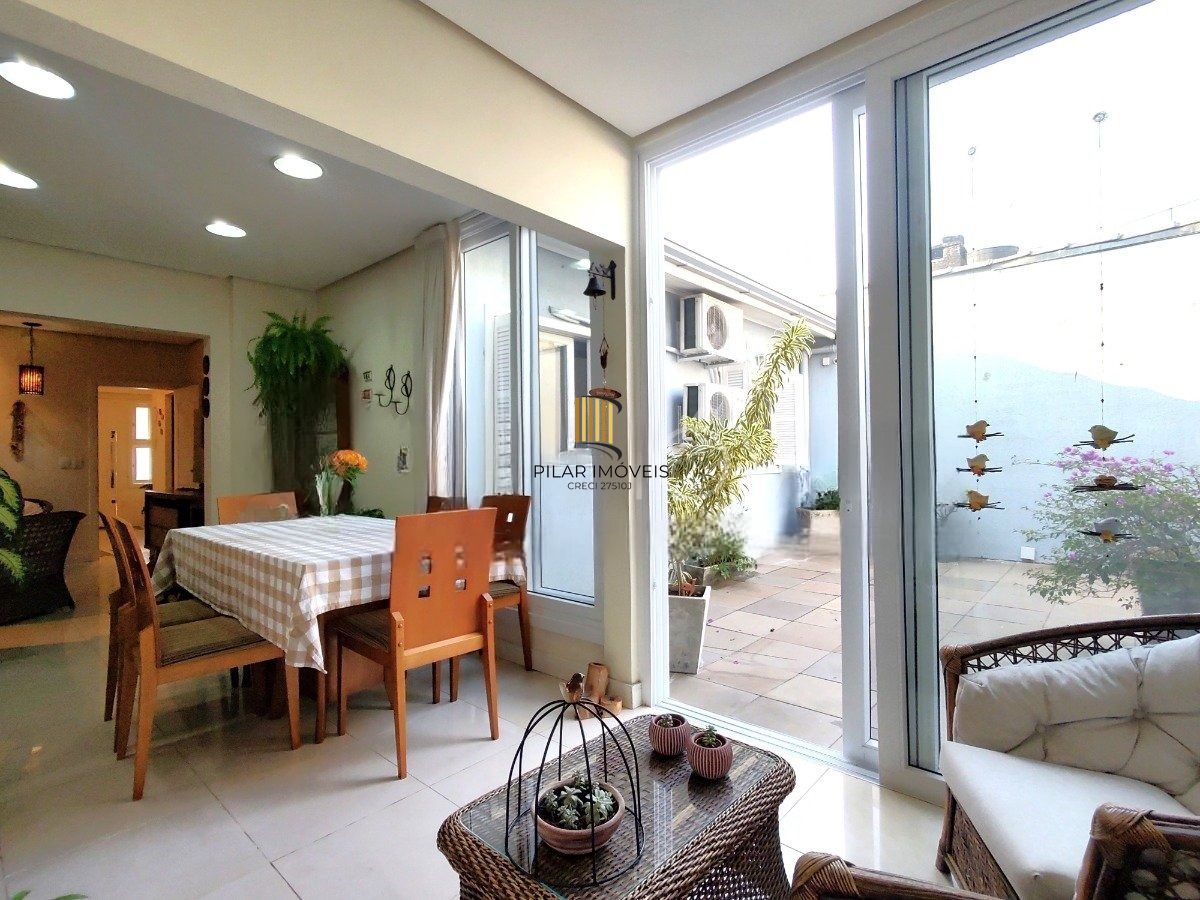 Casa 4 dormitórios no bairro Sarandi - Pilar Imóveis