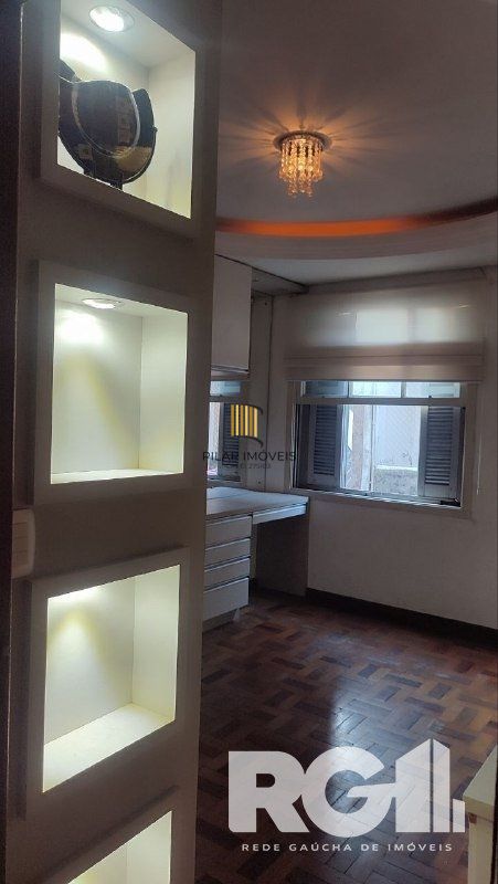Apartamento a venda com 3 dormitórios, com sacada, de frente. Rua 24 de Outubro Auxiliadora.