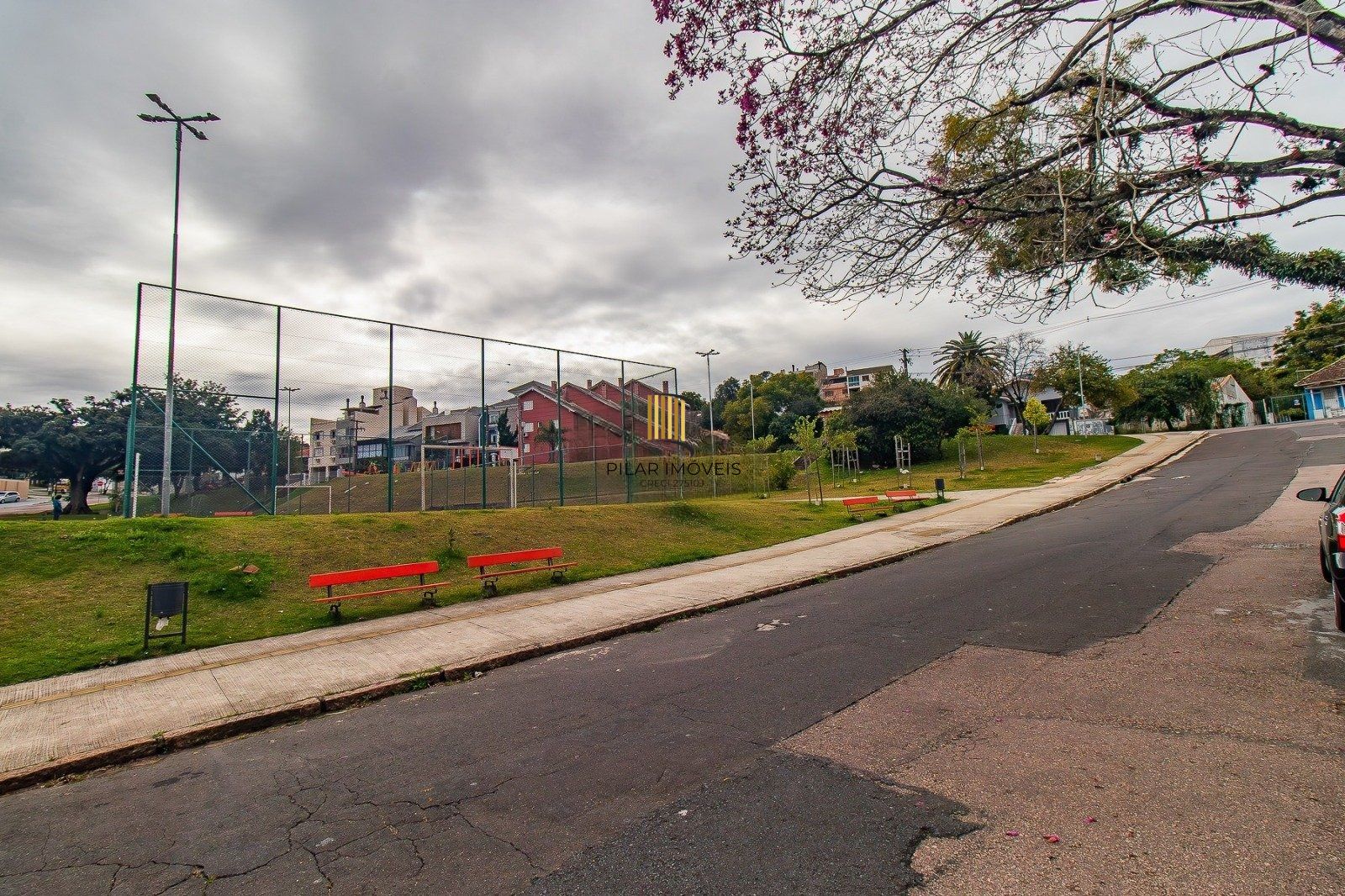 Cobertura com 2 Quartos no  Bairro Chácara das Pedras em Porto Alegre