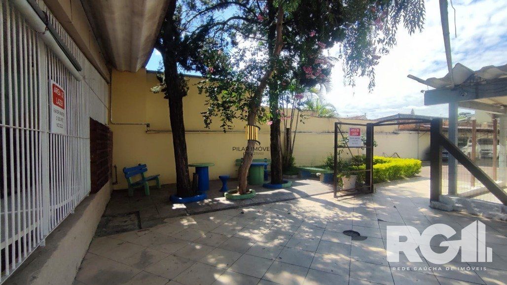Apartamento térreo 2 dormitórios 50m² privativos. Av. Engenheiro Francisco Rodolfo Simch -Sarandi