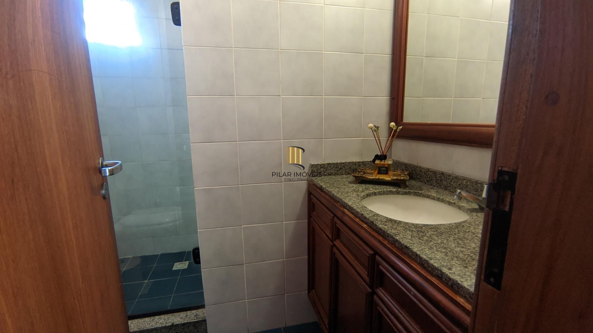 Cobertura com piscina 3 dorm, 2 vagas individuas, no bairro Petrópolis